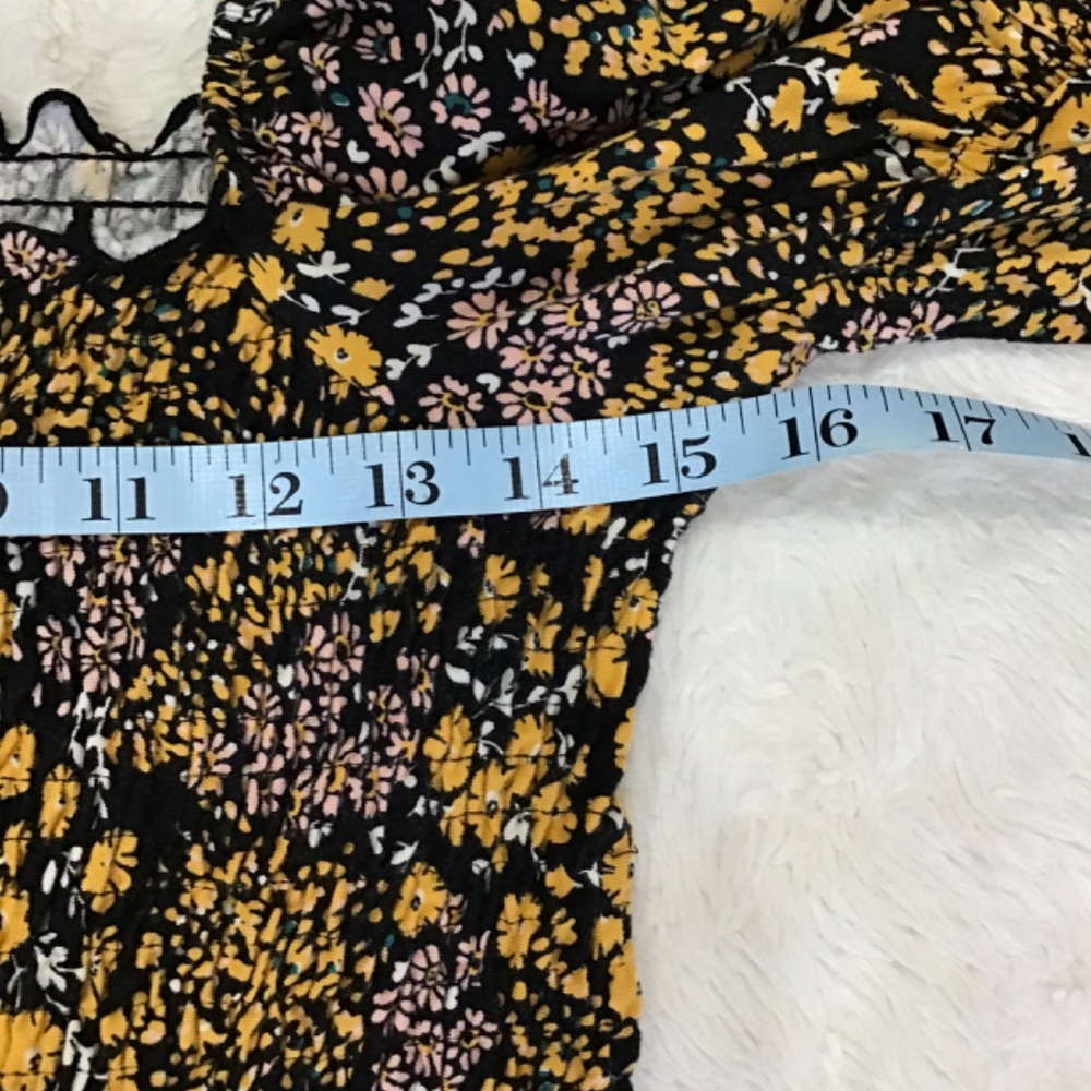 Topshop Women Size 6 Cropped Puff Sleeve Flounce Smocked Blouse Micro Floral - Picture 9 of 11